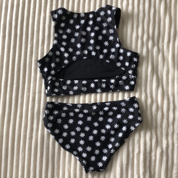 Old Navy Girls Bikini Top and Bottoms - Picture 3 of 4